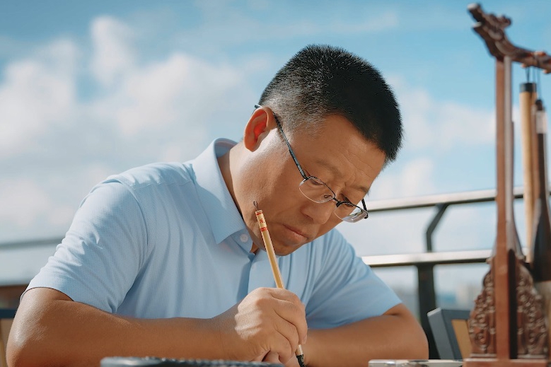 [教育家精神萬里行]楊志彪：以書信為媒 在一筆一畫中與學生雙向奔赴